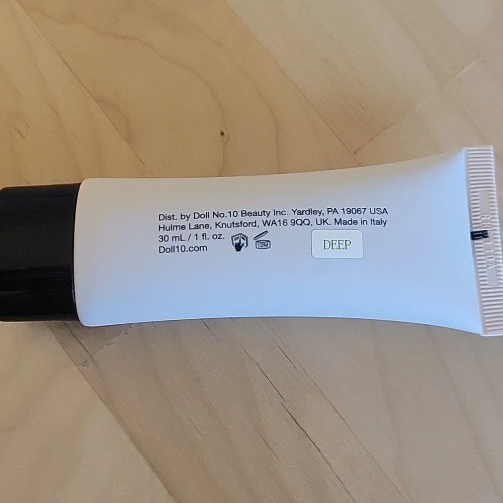 NWT Doll 10 Doll Vault Hydragel Foundation-Deep